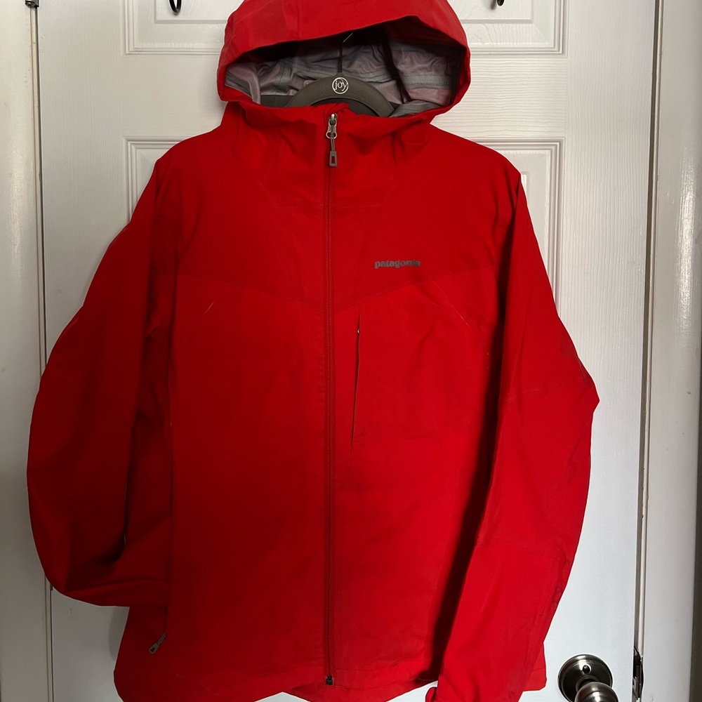 Patagonia womens size large red waterproof jacket for skiing or snowboarding.